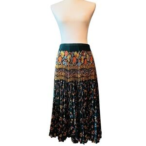 ELISSA OF CALIFORNIA PLEATED FLORAL SKATER SKIRT DARK GREEN